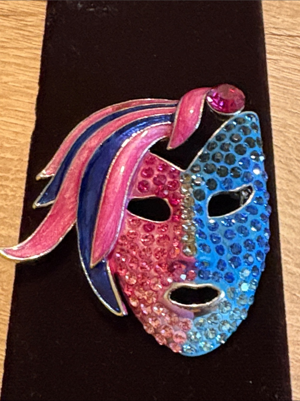Vintage Venetian masquerade or Mardi Gras mask brooch silver tone